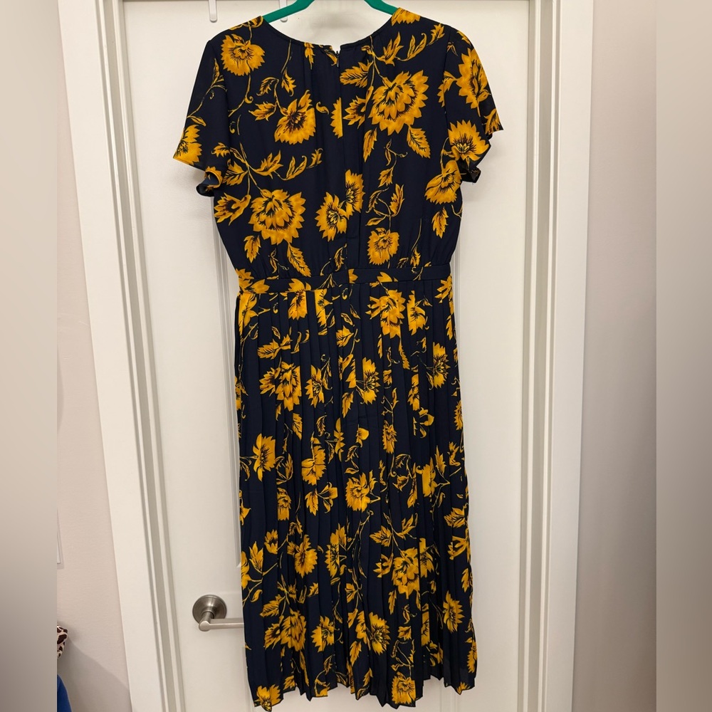 NWOT navy floral pleated dress - Picture 6 of 11